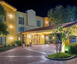 Photo 2 - La Quinta Inn by Wyndham San Antonio I-35 N at Toepperwein