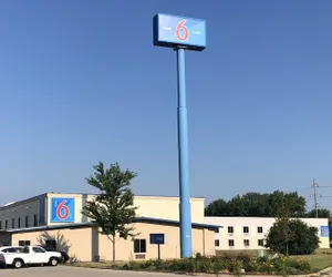 Photo 2 - Motel 6 Peoria, IL