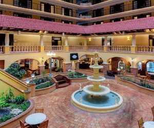 Photo 4 - Embassy Suites by Hilton Kansas City Plaza