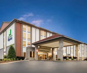 Photo 2 - Holiday Inn Express Nashville-Hendersonville, an IHG Hotel