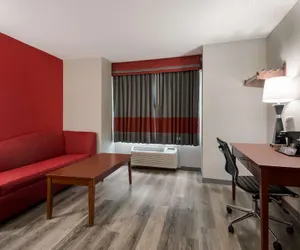 Photo 4 - SureStay Plus Hotel by Best Western San Antonio North