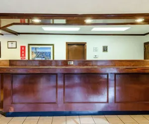 Photo 3 - Econo Lodge