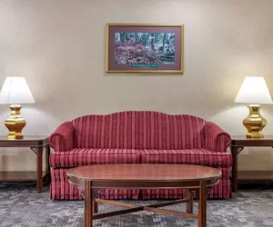 Photo 3 - Econo Lodge Saint Stephen