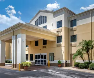 Photo 2 - Comfort Inn & Suites DeLand - near University