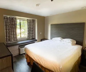 Photo 4 - Travelodge by Wyndham Arlington/Dallas Area