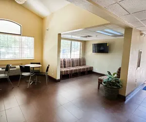 Photo 2 - Travelodge by Wyndham Arlington/Dallas Area