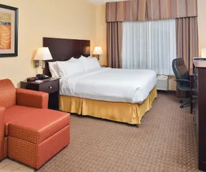 Photo 3 - Holiday Inn Express Hotel & Suites Portland-Jantzen Beach, an IHG Hotel