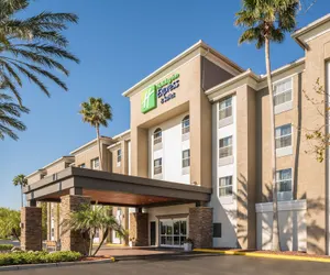 Photo 2 - Holiday Inn Express Orlando International Airport by IHG