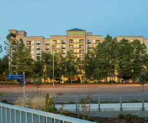 Photo 2 - Courtyard by Marriott Seattle Sea-Tac Area