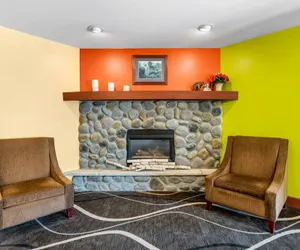 Photo 5 - Econo Lodge Inn & Suites
