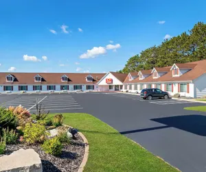 Photo 2 - Econo Lodge Inn & Suites