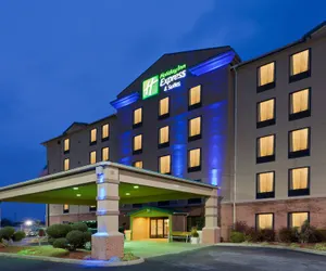 Photo 2 - Holiday Inn Express Suites Charleston, an IHG Hotel