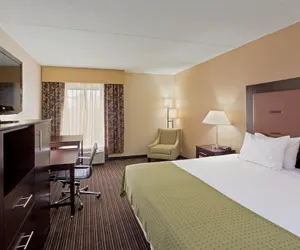 Photo 5 - Holiday Inn Express Suites Charleston, an IHG Hotel