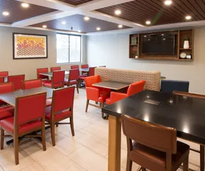 Photo 2 - Holiday Inn Express & Suites Worthington by IHG
