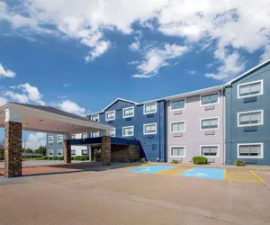Photo 2 - Comfort Inn Kendallville East