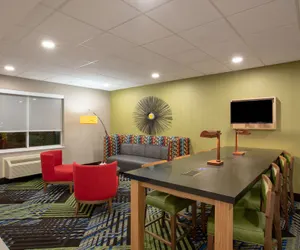 Photo 3 - Holiday Inn Express Hotel & Suites Columbus, an IHG Hotel