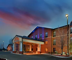 Photo 2 - Holiday Inn Express & Suites Batesville, an IHG Hotel