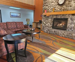 Photo 2 - Ramada by Wyndham Platte City KCI Airport