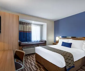 Photo 5 - Microtel Inn & Suites by Wyndham Burlington