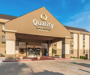 Photo 2 - Quality Inn & Suites Quincy - Downtown