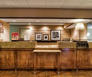 Photo 2 - Hampton Inn Marion