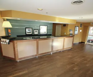 Photo 2 - Hampton Inn Sandusky-Central