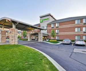 Photo 2 - Holiday Inn Express Romulus / Detroit Airport, an IHG Hotel