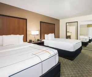 Photo 5 - La Quinta Inn & Suites by Wyndham Portland Airport