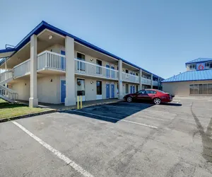Photo 2 - Motel 6 Jennings, LA