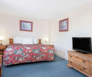 Photo 4 - Days Inn by Wyndham Burns