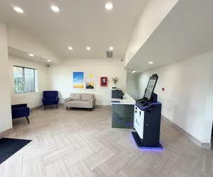 Photo 5 - Days Inn & Suites by Wyndham Flagstaff Near University