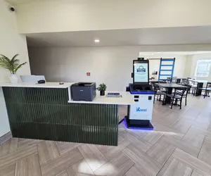 Photo 4 - Days Inn & Suites by Wyndham Flagstaff Near University