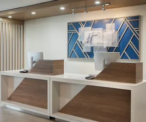 Photo 2 - Holiday Inn Express Dallas Medical-Market Center