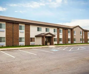 Photo 2 - Quality Inn Chesterton near Indiana Dunes National Park I-94