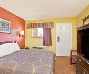 Photo 4 - Super 8 by Wyndham La Marque TX/Texas City Area
