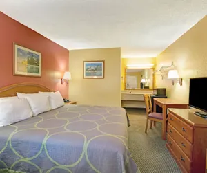 Photo 5 - Super 8 by Wyndham La Marque TX/Texas City Area