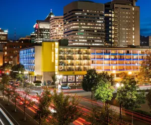 Photo 2 - Staypineapple, Hotel Rose, Downtown Portland