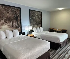 Photo 5 - Super 8 by Wyndham Valdosta GA I-75