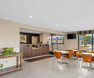 Photo 4 - Super 8 by Wyndham Valdosta GA I-75