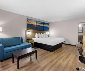 Photo 2 - Days Inn by Wyndham Clayton