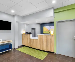 Photo 5 - Spark by Hilton Kimball