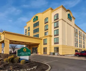 Photo 2 - La Quinta Inn & Suites by Wyndham Garden City