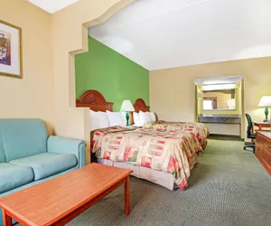 Photo 5 - Super 8 by Wyndham Nashville Near Downtown / I-40