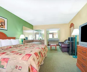 Photo 4 - Super 8 by Wyndham Nashville Near Downtown / I-40