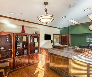 Photo 3 - HomeTowne Studios by Red Roof Atlanta - Chamblee