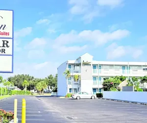 Photo 2 - Lantern Inn & Suites