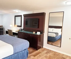 Photo 5 - Lantern Inn & Suites