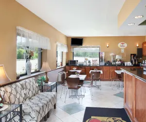 Photo 2 - Super 8 by Wyndham Chicago/Rosemont/O'Hare/SE