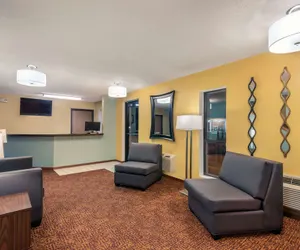 Photo 3 - Super 8 by Wyndham Wakeeney