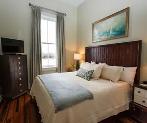 Photo 5 - Olde Harbour Inn, Historic Inns of Savannah.